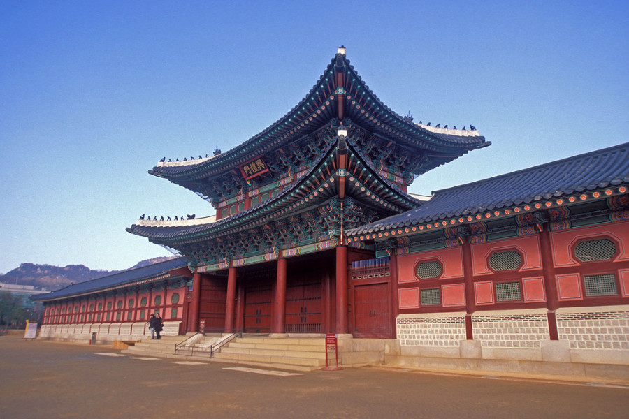 Gyeongbok Palace by Laszlo Ilyes