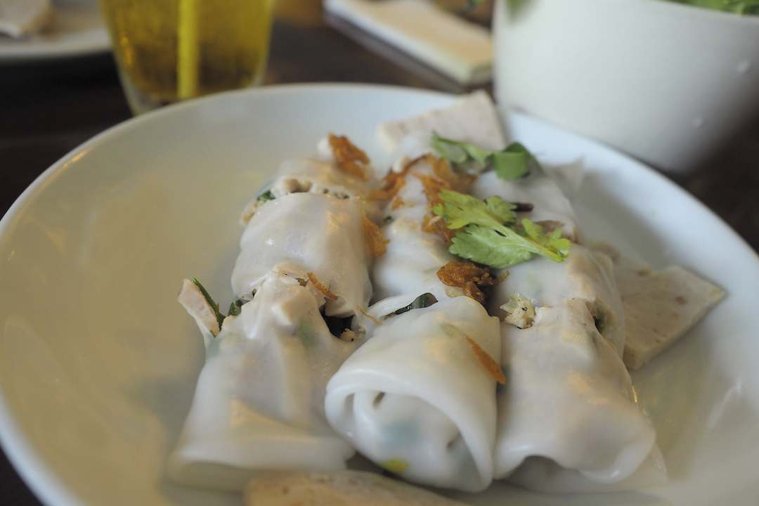 banh cuon, vietnamese steamed rice noodle roll