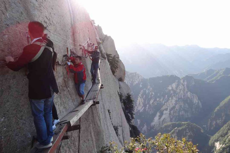 Mt-Huashan-Plank-Walk