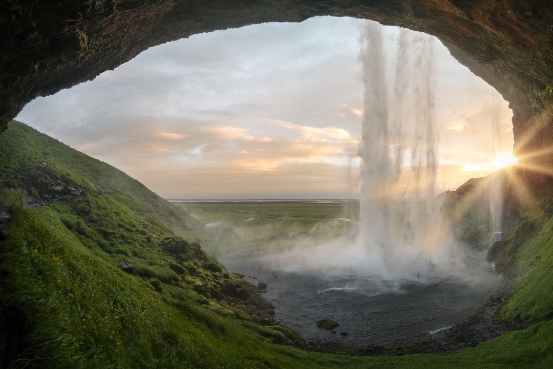 Seljalandsfoss - photograph waterfalls with an iPhone