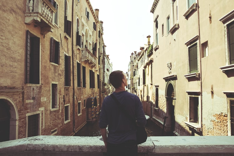 male-tourist-enjoying-the-view-in-Venice