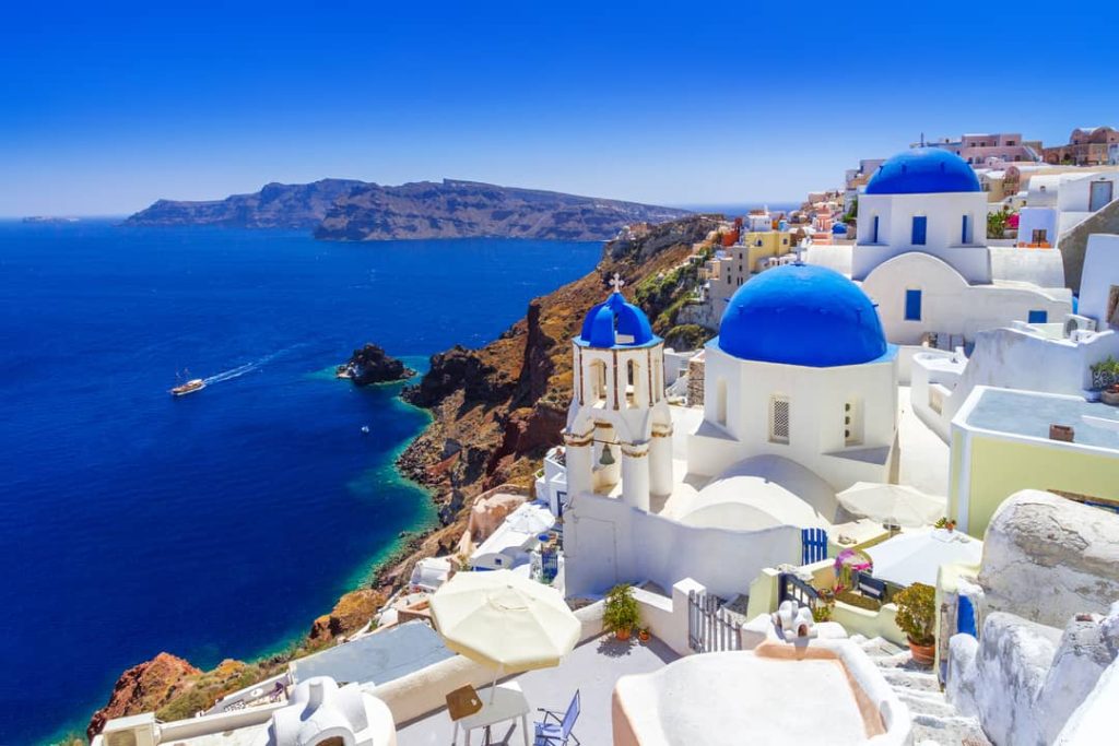 Plan your perfect adventure to the beautiful town of Oia on Santorini island, Greece. You won't be disappointed!